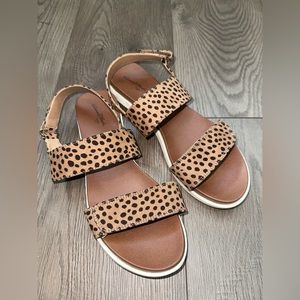 Universal Threads Sandals Size 8